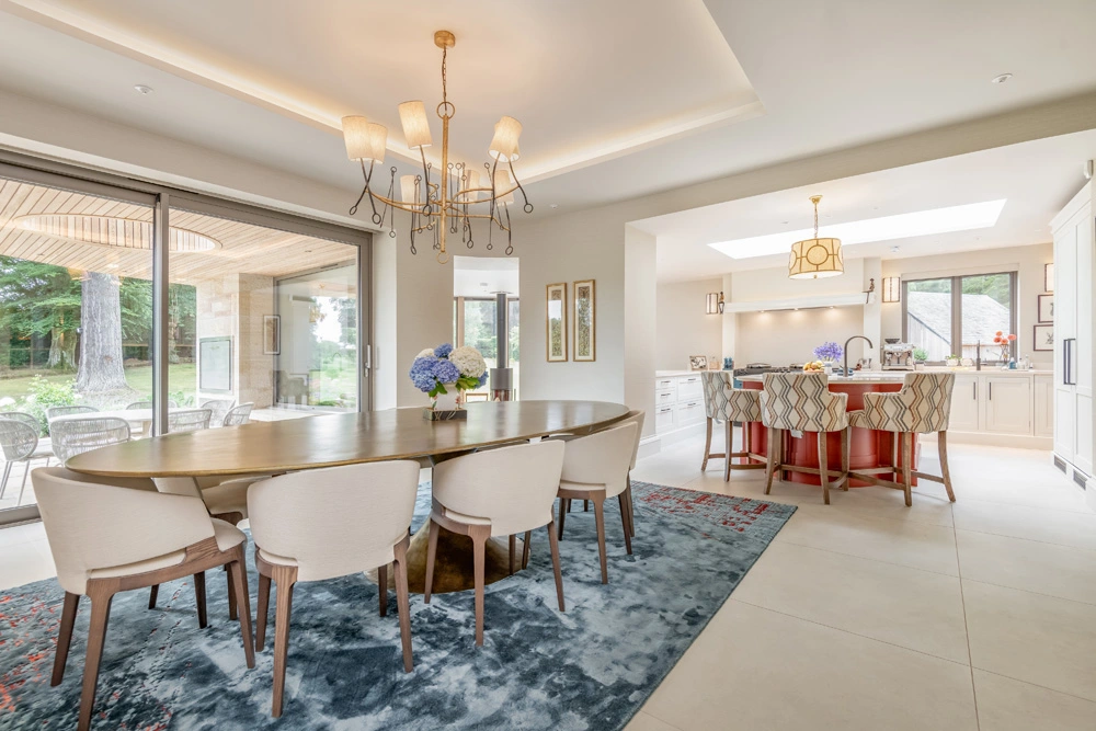 Moulinalmond interior view table and chairs