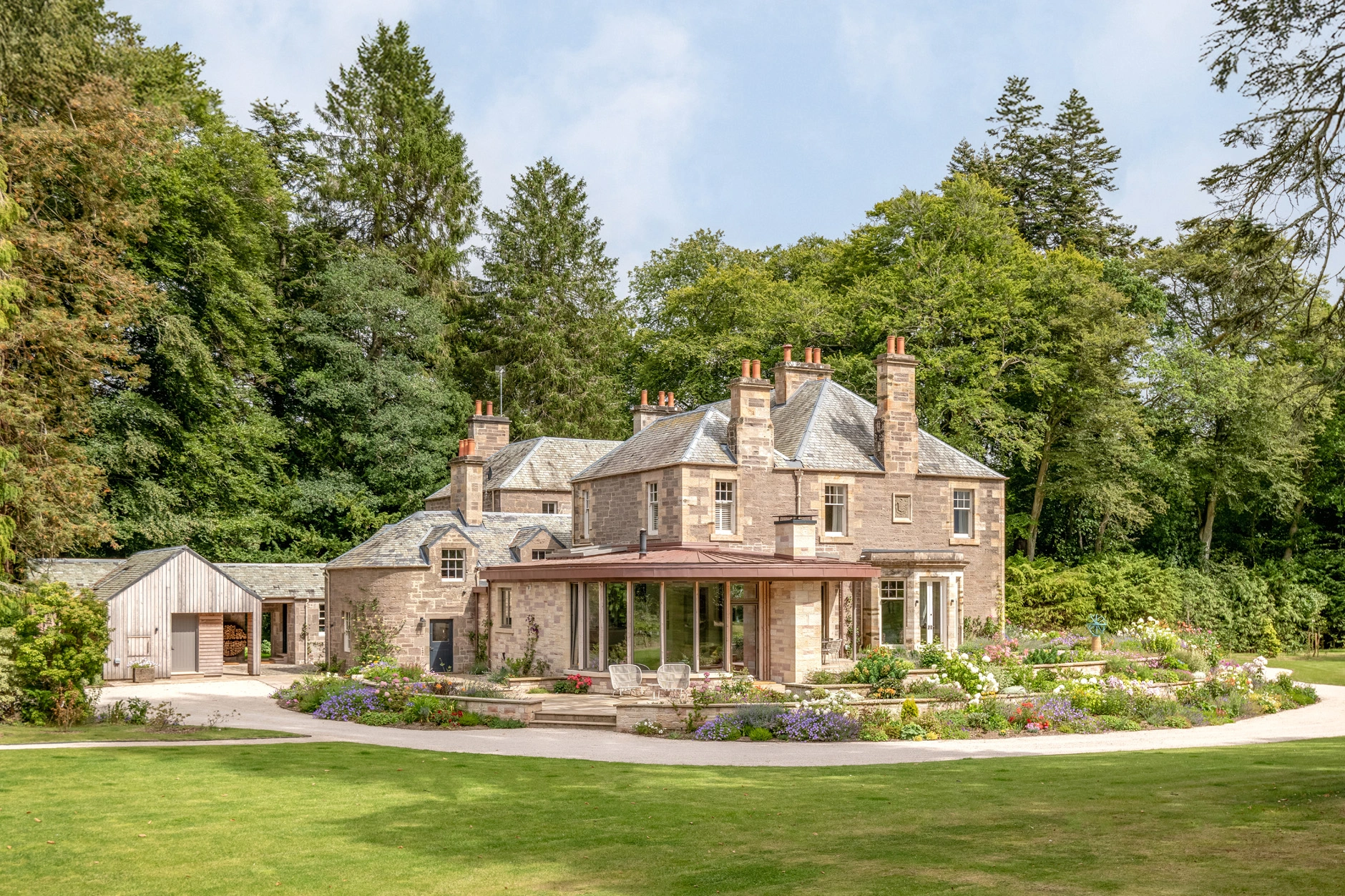 External view of Moulinalmond